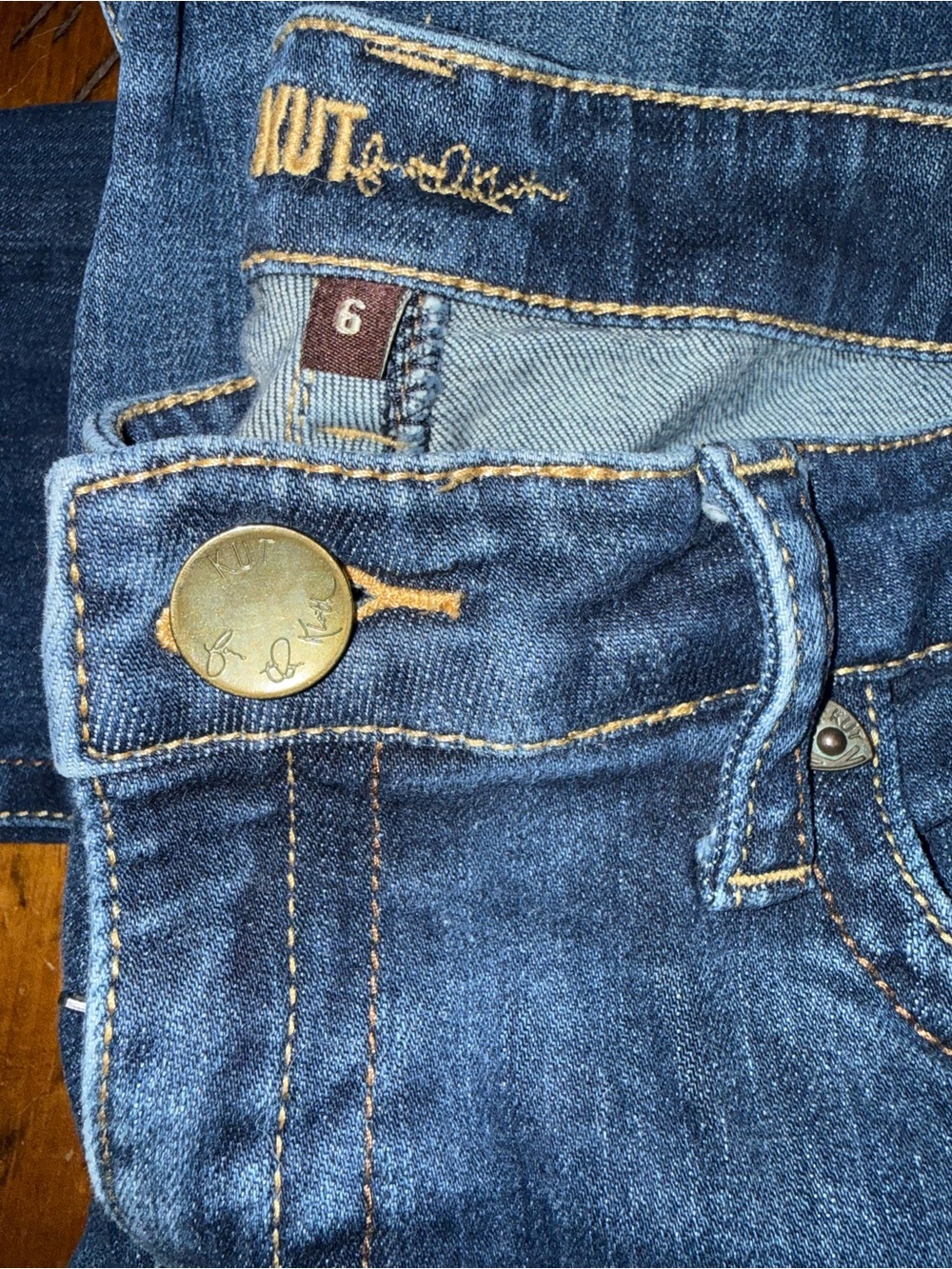 KUT from the Kloth Dark Wash Jeans – Size 6